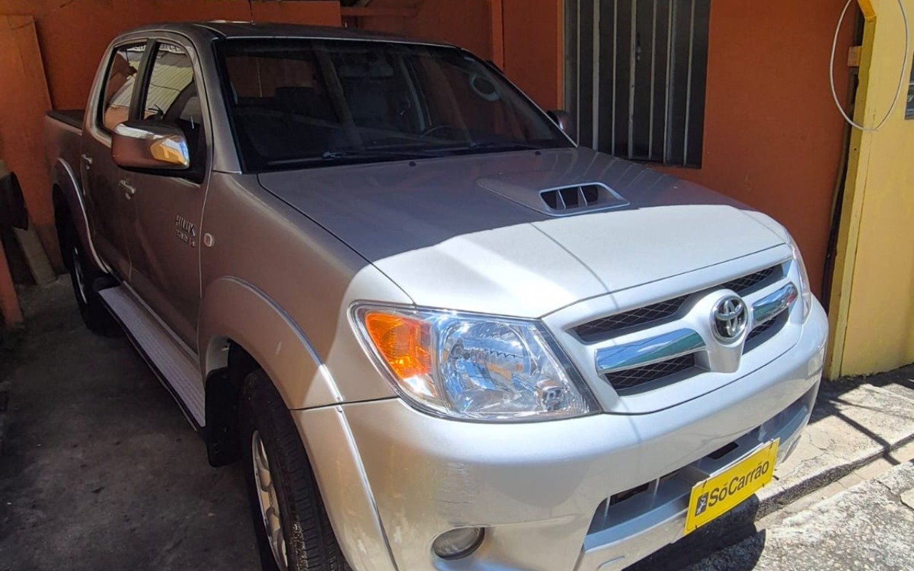 Toyota Hilux CD SRV D4-D 4x4 3.0 TDI Dies na cor Prata em Curitiba / PR - 789254